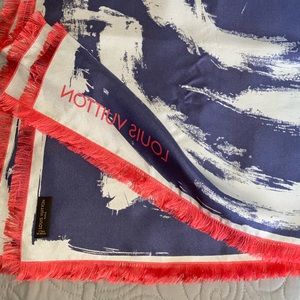 NWT Louis Vuitton shawl, silk 100%, authentic.